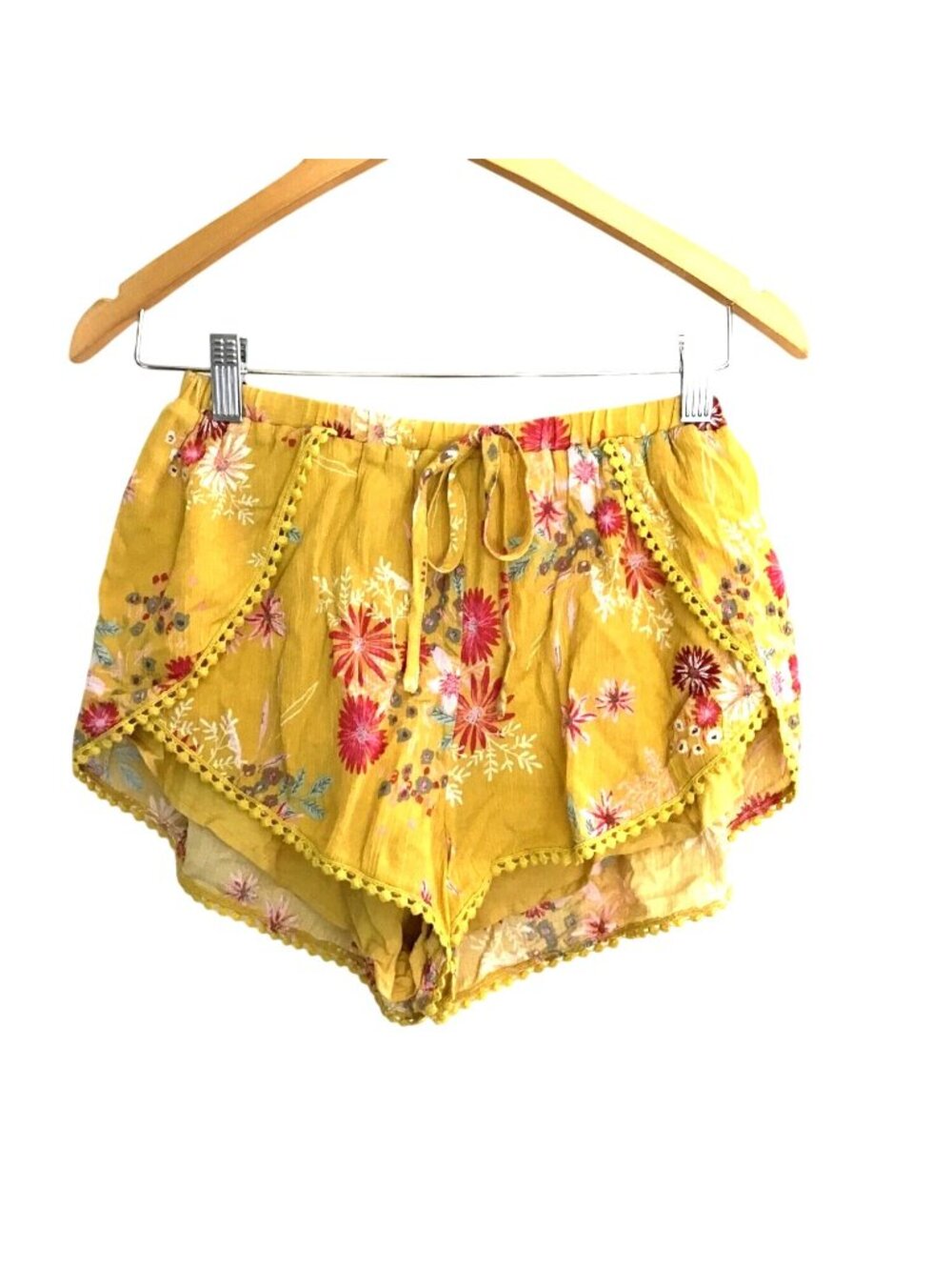 COTTON CANDY LA - YELLOW FLORAL SHORTS LIGHT WEIGHT SIZE SMALL